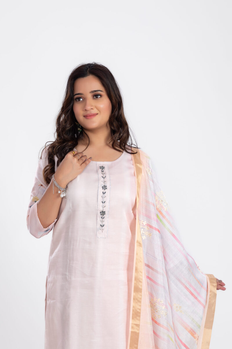 Label by Anusha-Traditional Kajiwaram Kurta Pant Set with Embroidered Dupatta LBA-001 - Image 3