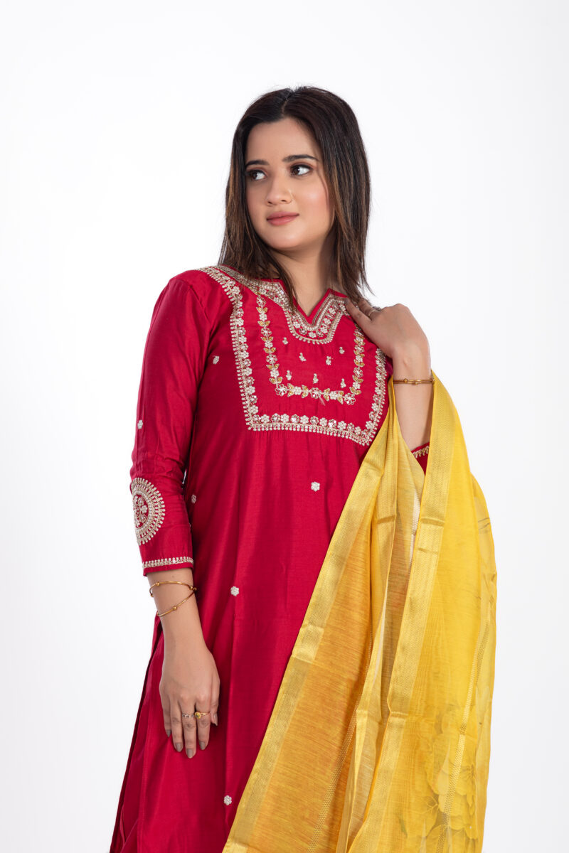 Ethnic Motifs Embroidered Regular liva kurta with Trouser & Organza Duppata-LBA-027 - Image 3