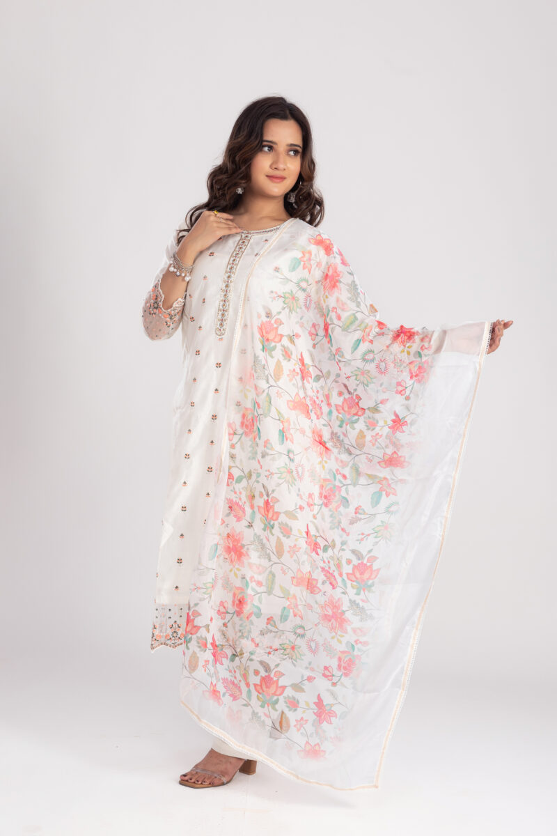 Floral Embroidered kurta & Trouser With Duppata-LBA-021 - Image 2