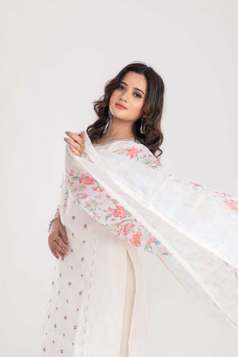Floral Embroidered kurta & Trouser With Duppata-LBA-021 - Image 3