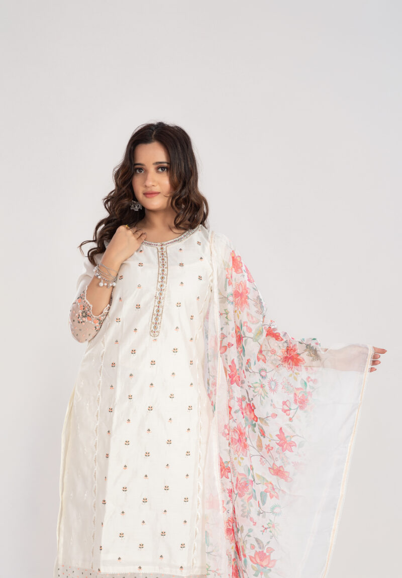 Floral Embroidered kurta & Trouser With Duppata-LBA-021 - Image 4