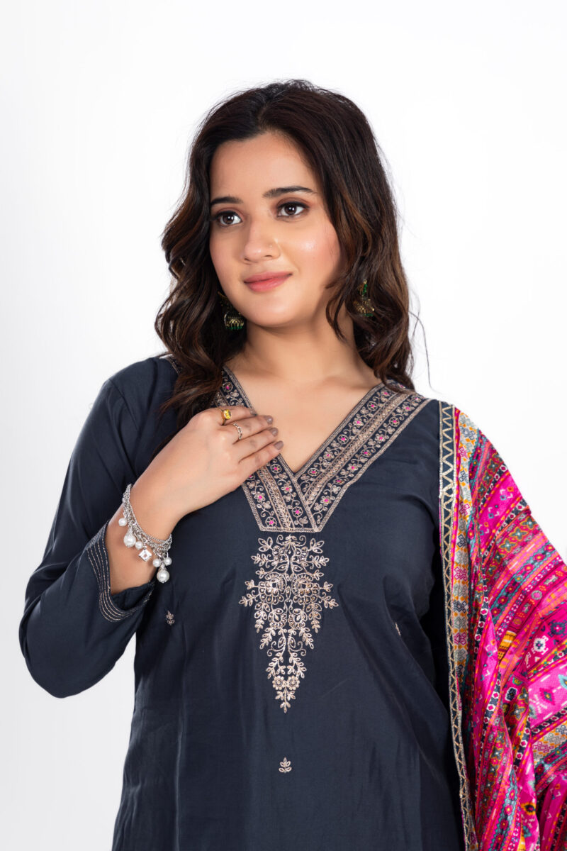 Pure Cotton hand embroiderd kurta pant set with contrast Dupatta LBA-005 - Image 2