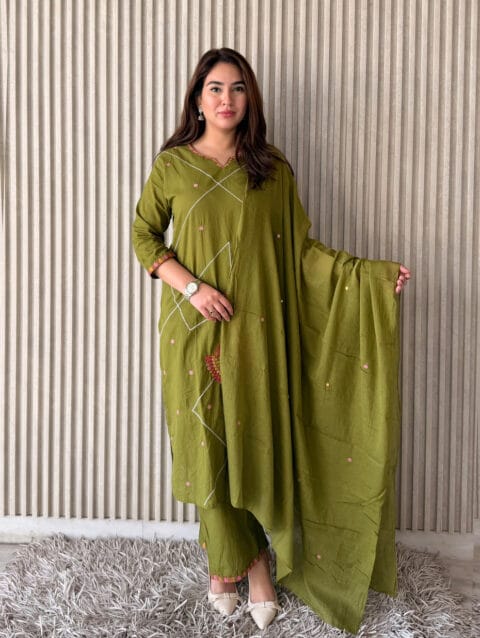 Green Gamthi Embroidered Straight Kurta Pant Set with Cotton Dupatta