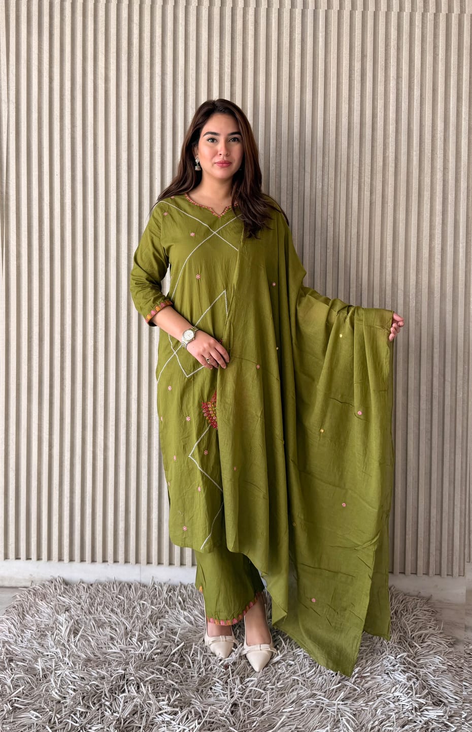 Green Gamthi Embroidered Straight Kurta Pant Set with Cotton Dupatta