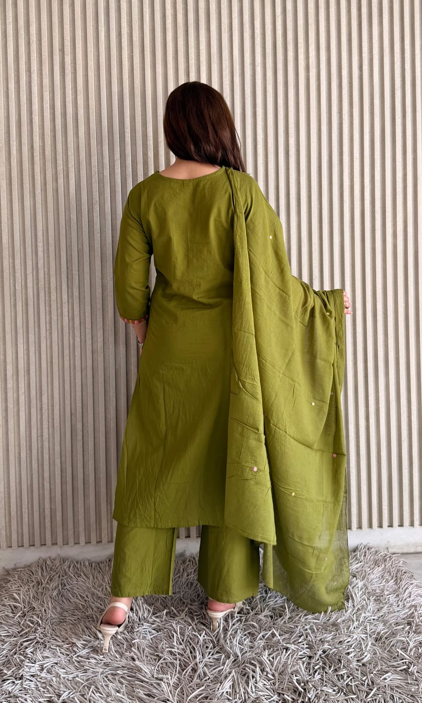 Label By Anusha | Green Gamthi Embroidered Straight Kurta Pant Set with Cotton Dupatta I LBA-089 - Image 3