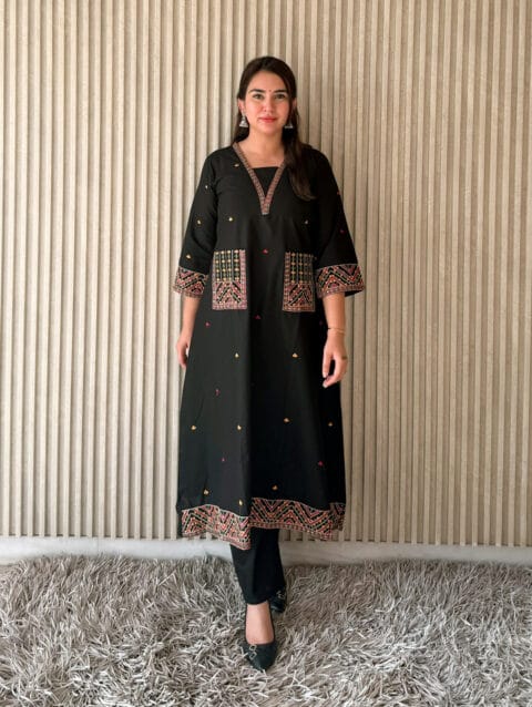 LBA-117 Women Ethnic Motifs Embroidered Regular A-Line Kurta with Trousers