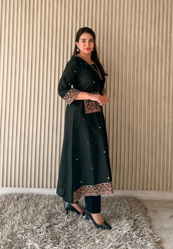 LBA-117 Women Ethnic Motifs Embroidered Regular A-Line Kurta with Trousers - Image 2