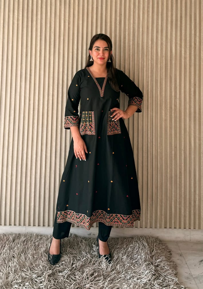LBA-117 Women Ethnic Motifs Embroidered Regular A-Line Kurta with Trousers - Image 3