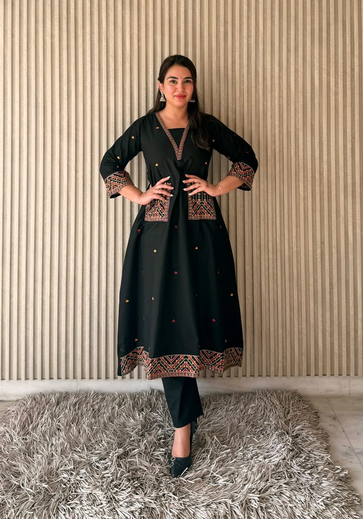 LBA-117 Women Ethnic Motifs Embroidered Regular A-Line Kurta with Trousers - Image 4