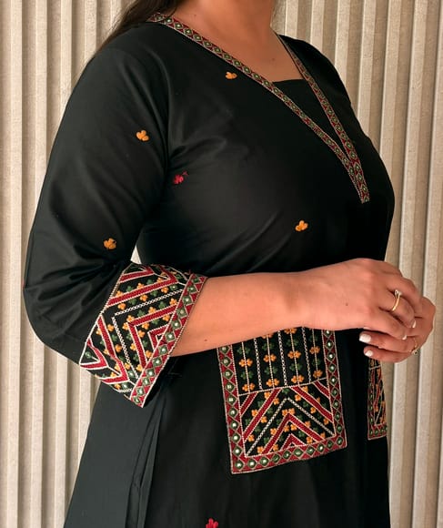 LBA-117 Women Ethnic Motifs Embroidered Regular A-Line Kurta with Trousers - Image 6