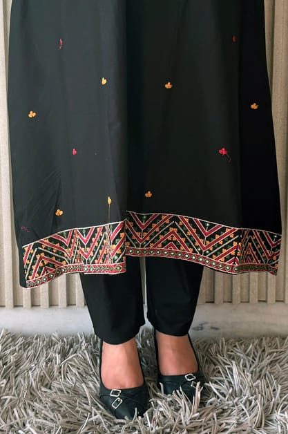 LBA-117 Women Ethnic Motifs Embroidered Regular A-Line Kurta with Trousers - Image 7